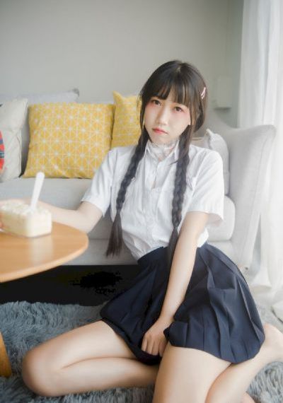 被男人狂揉吃奶胸视频